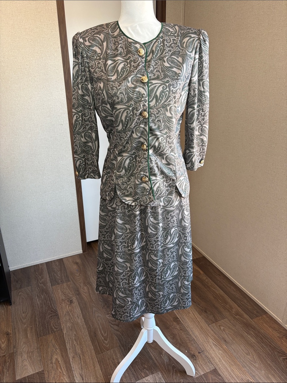 Whirlaway Frocks Skirt Set Sz 10 Paisley Jacket & Skirt Retro Officewear Vintage
